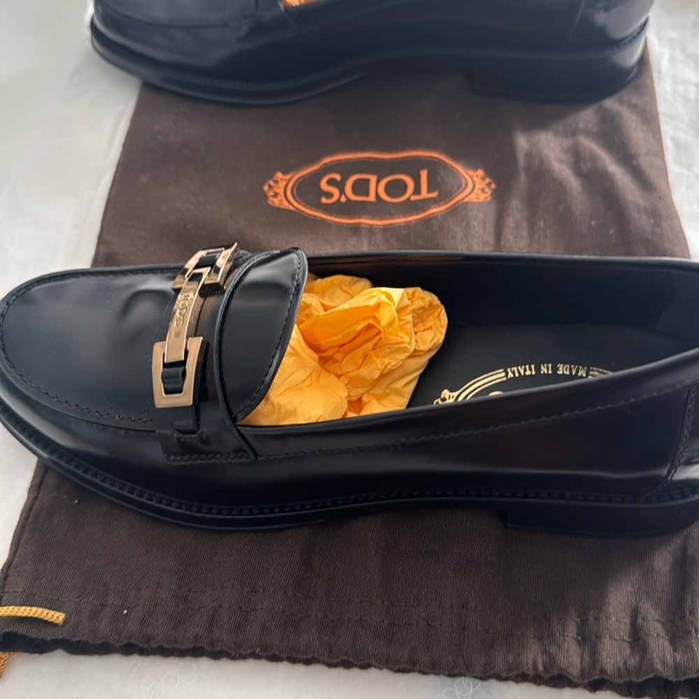 Tod's Black Leather Loafers with Gold Accent 
Brand new never worn size 38